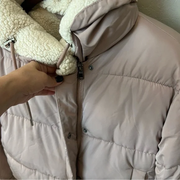 HOT DEAL! BDG sherpa lining puffer jacket, blush pink, cropped, size S - Picture 9 of 17